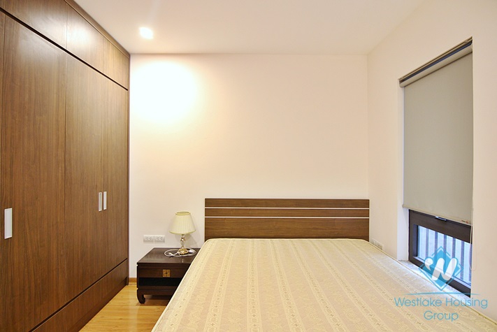 Lake view one bedroom apartment for rent in Tu Hoa st, Tay Ho 